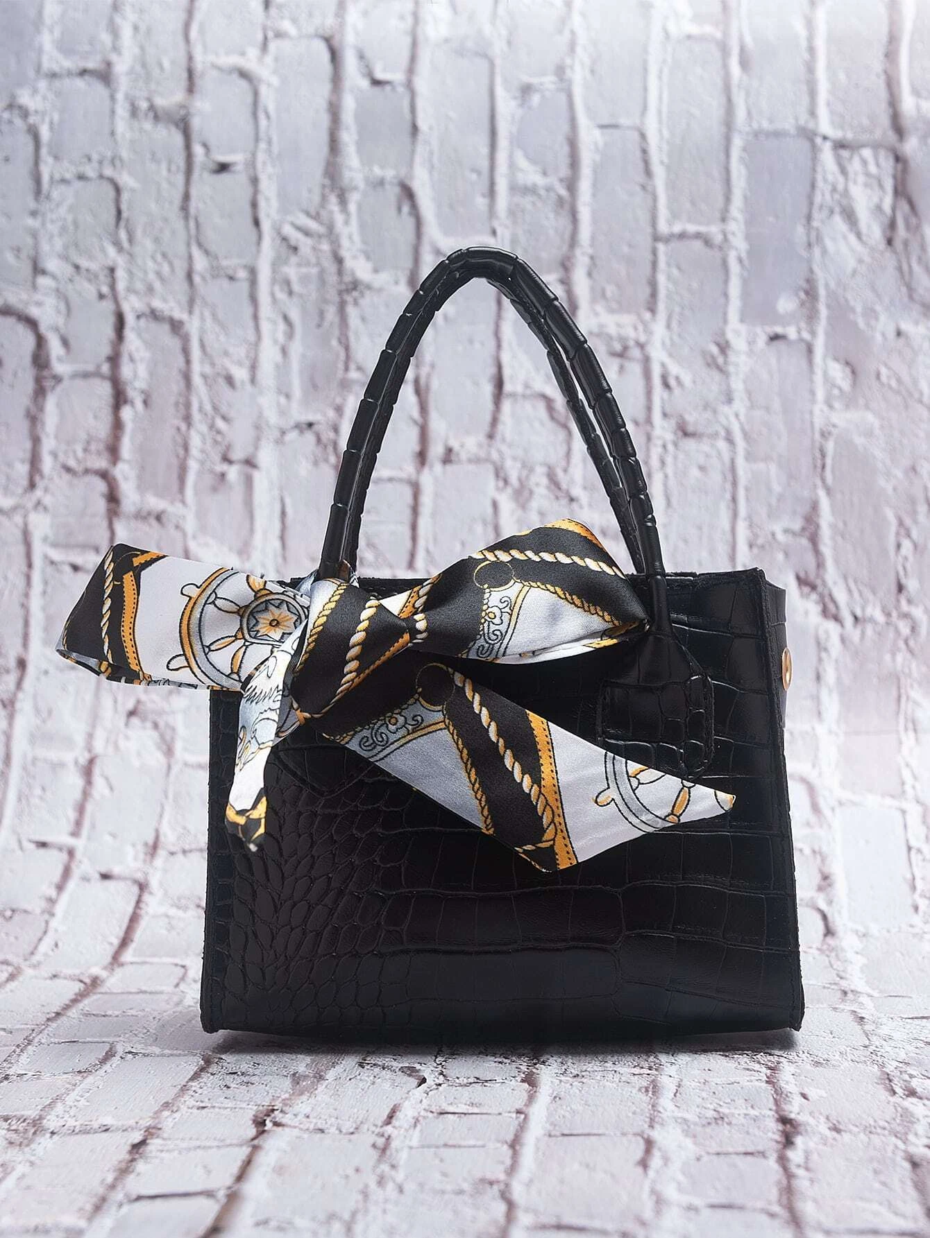 Buy Shein Minimalist Chevron Quilted Chain Crossbody Bag online | Topofstyle