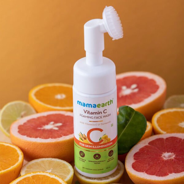 Mamaearth Vitamin C And Turmeric Foaming Face Wash